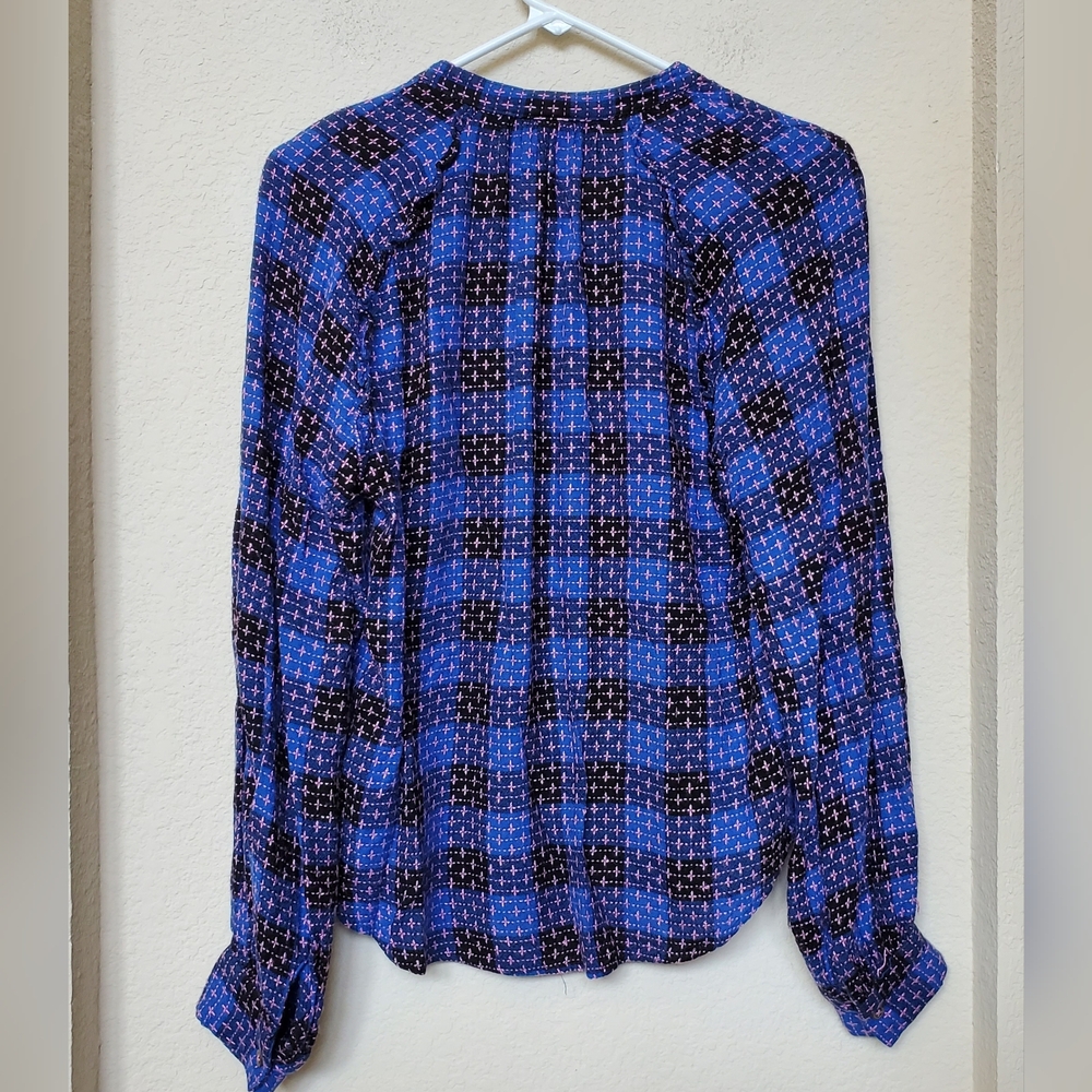 Pilcro Blue and Black Checkered Button Down Shirt. Size Medium - Picture 5 of 9
